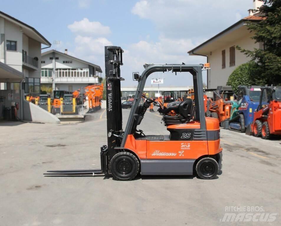Toyota 7FBMF25 Akumulátorové vozíky