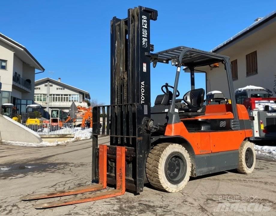 Toyota 7FBMF50 Akumulátorové vozíky