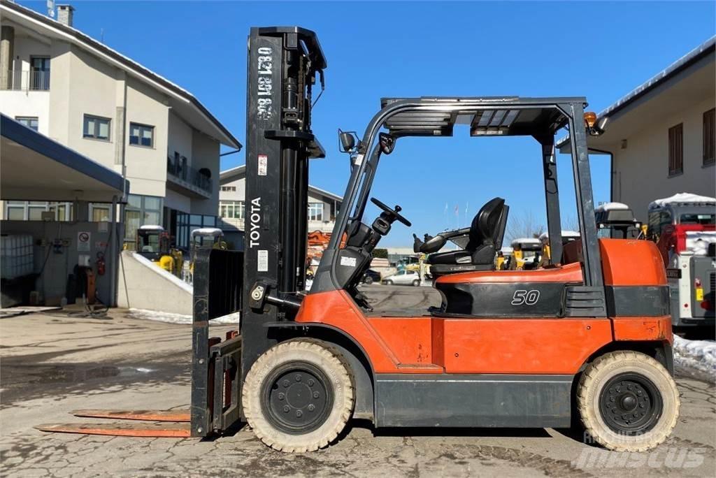 Toyota 7FBMF50 Akumulátorové vozíky