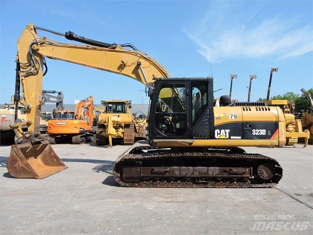 CAT 323D Pásové rýpadlá
