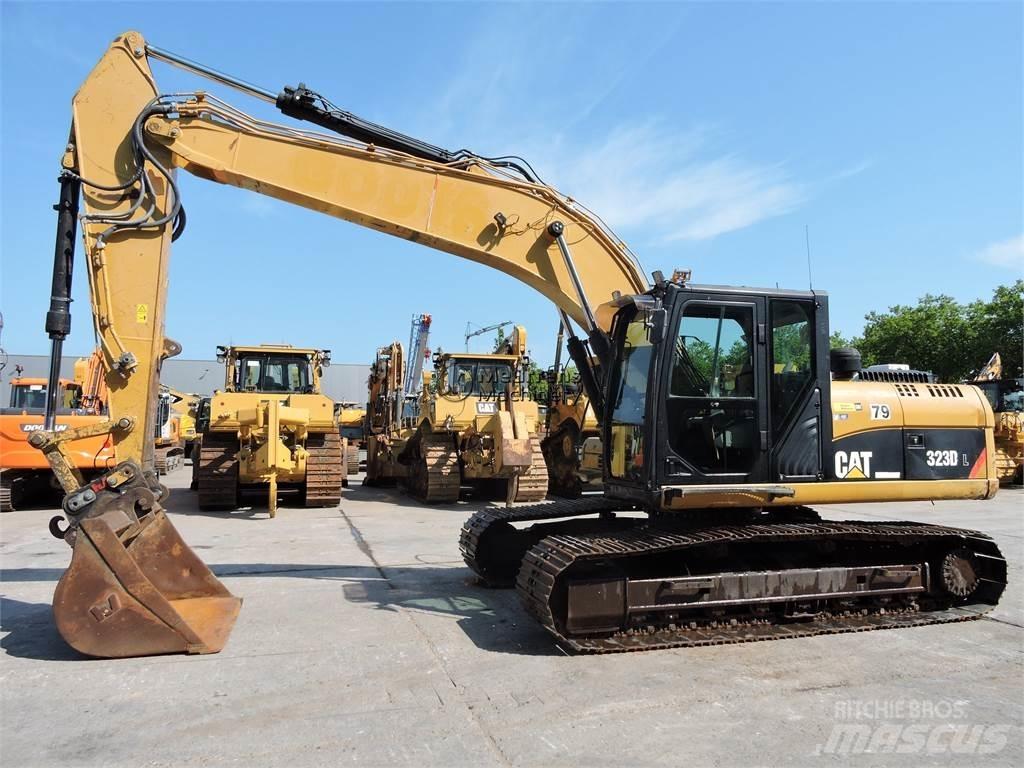 CAT 323D Pásové rýpadlá
