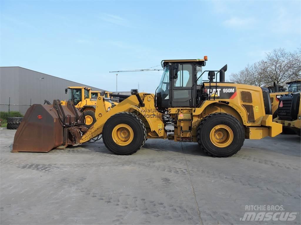 CAT 950M Kolesové nakladače