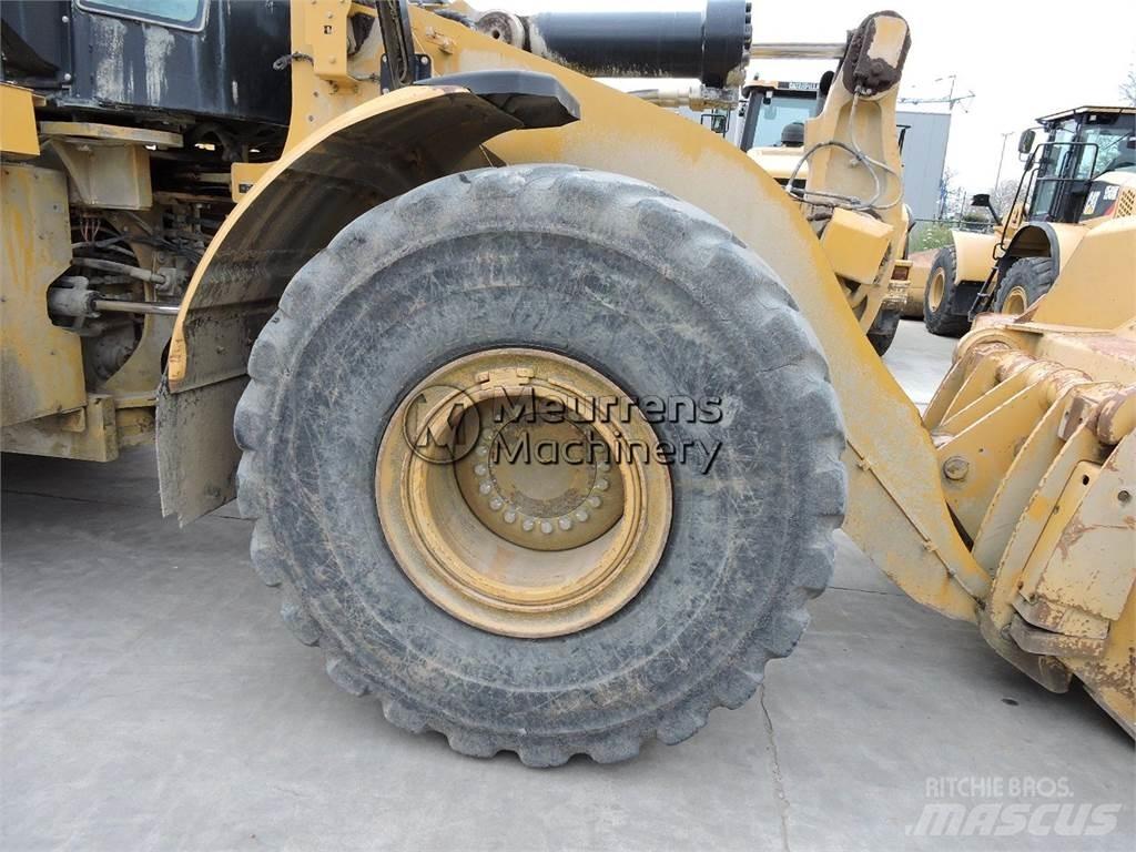 CAT 972M Kolesové nakladače