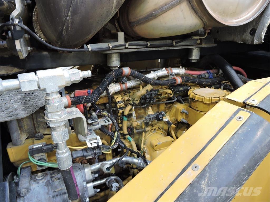 CAT 972M Kolesové nakladače