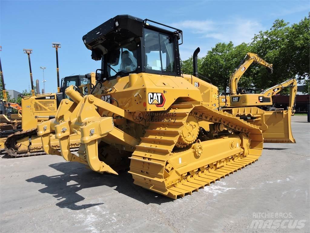 CAT D5 Buldozéry