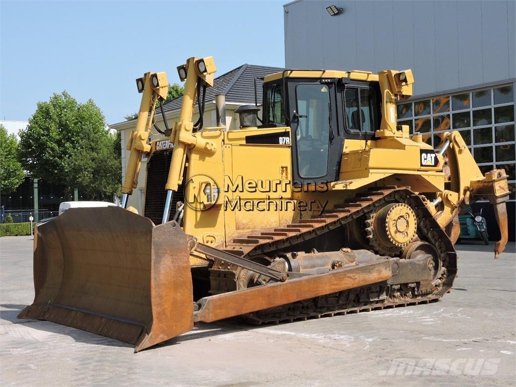 CAT D7R Buldozéry