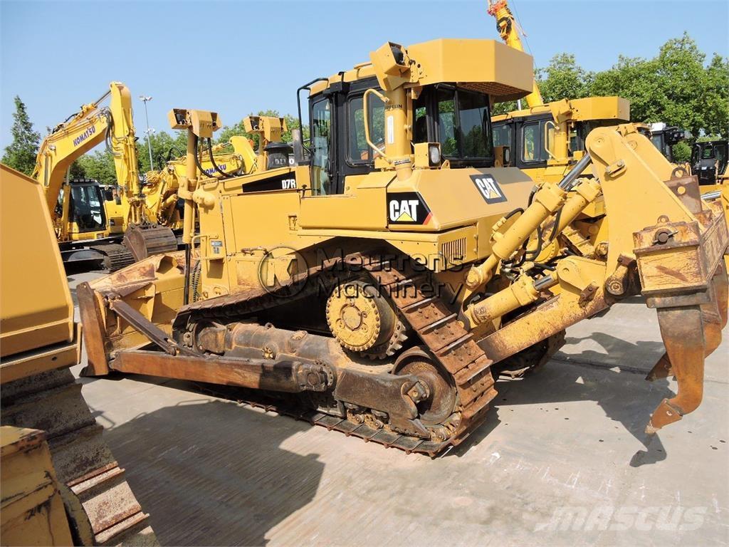 CAT D7R Buldozéry