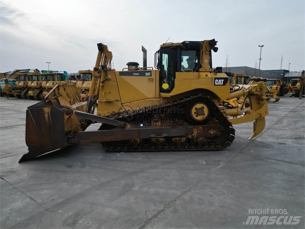 CAT D8T Buldozéry