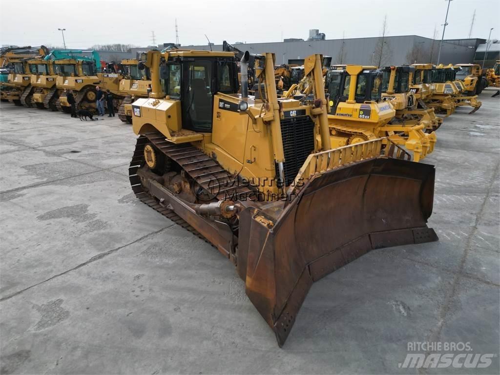 CAT D8T Buldozéry