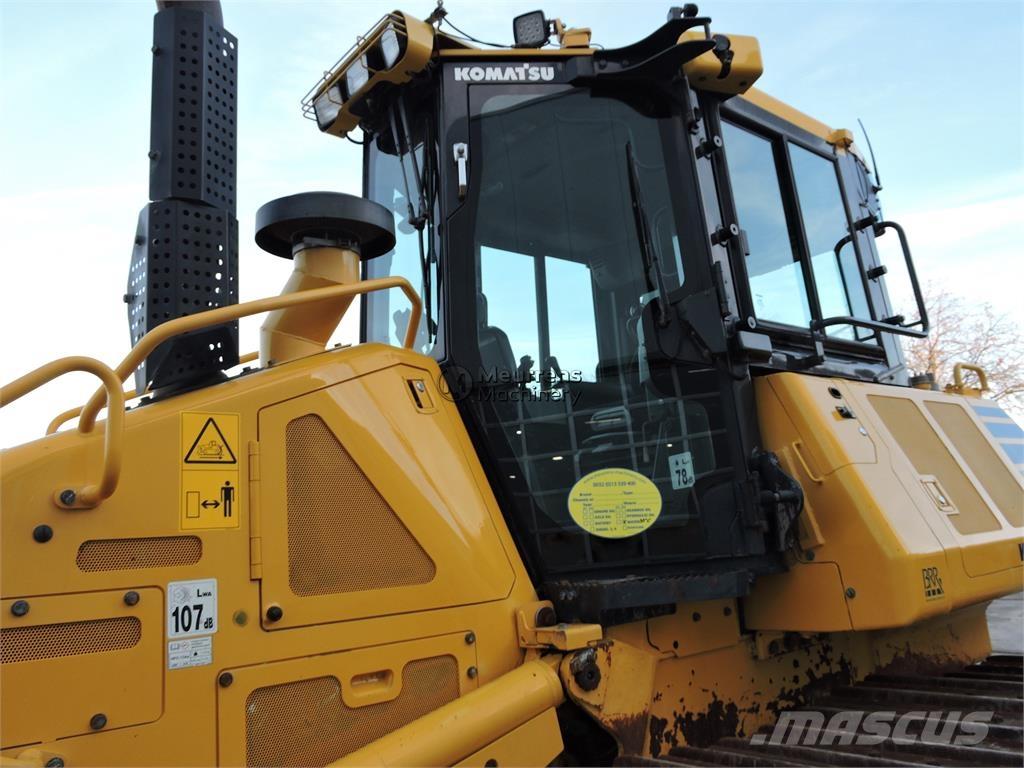 Komatsu D61PX-24 Buldozéry