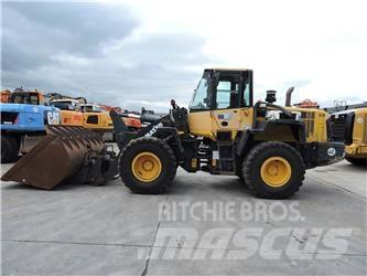 Komatsu WA320 Kolesové nakladače
