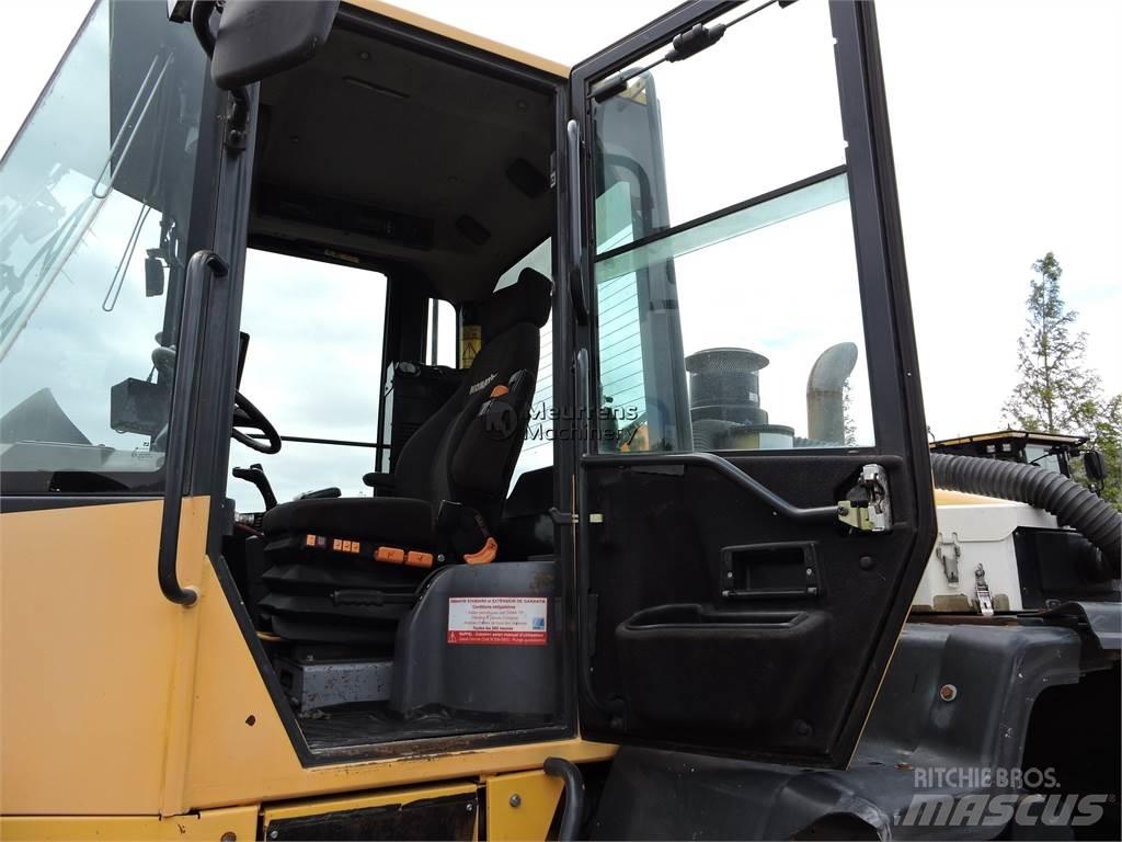 Komatsu WA320 Kolesové nakladače