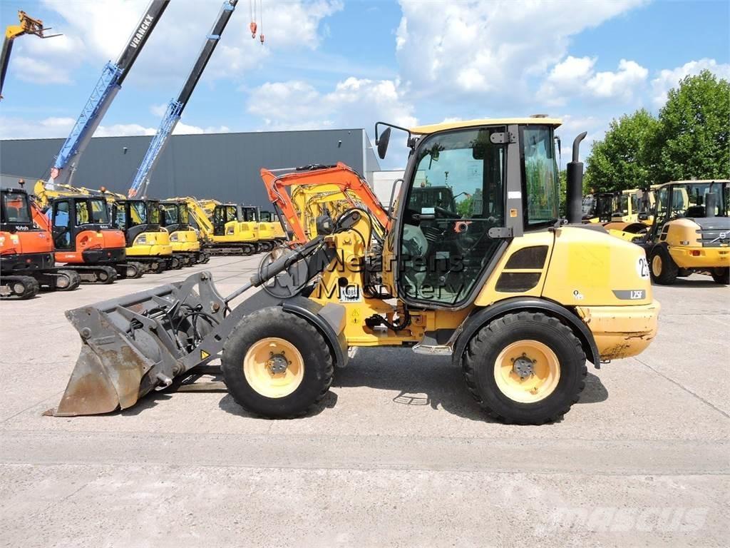 Volvo L25F + FORK Kolesové nakladače