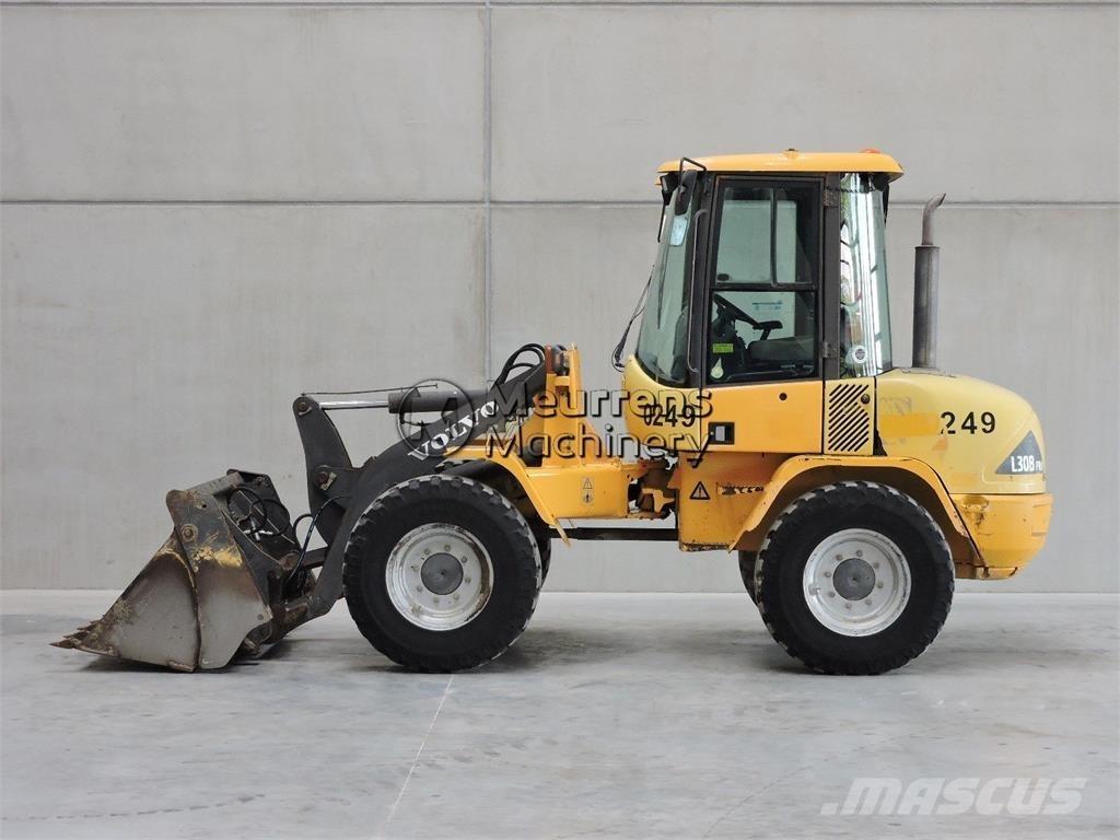 Volvo L30B Kolesové nakladače