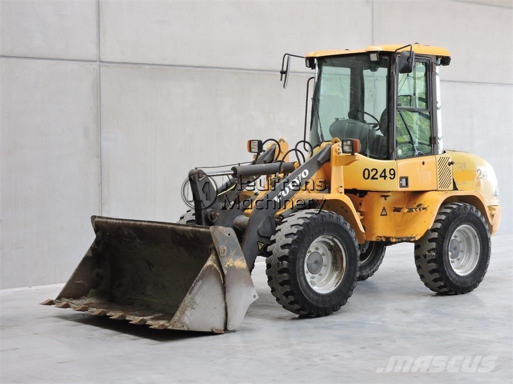 Volvo L30B Kolesové nakladače