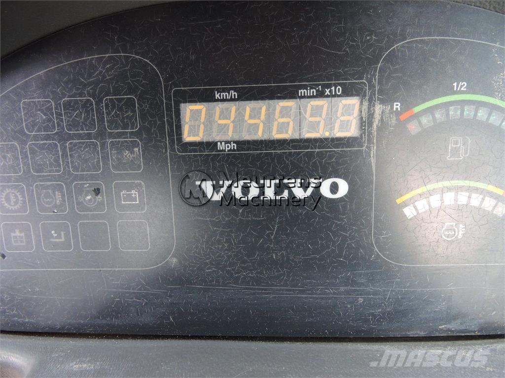 Volvo L30B Kolesové nakladače