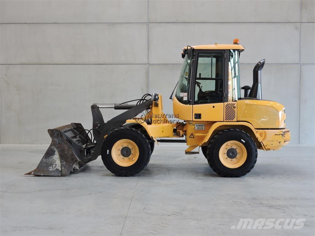 Volvo L30G Kolesové nakladače