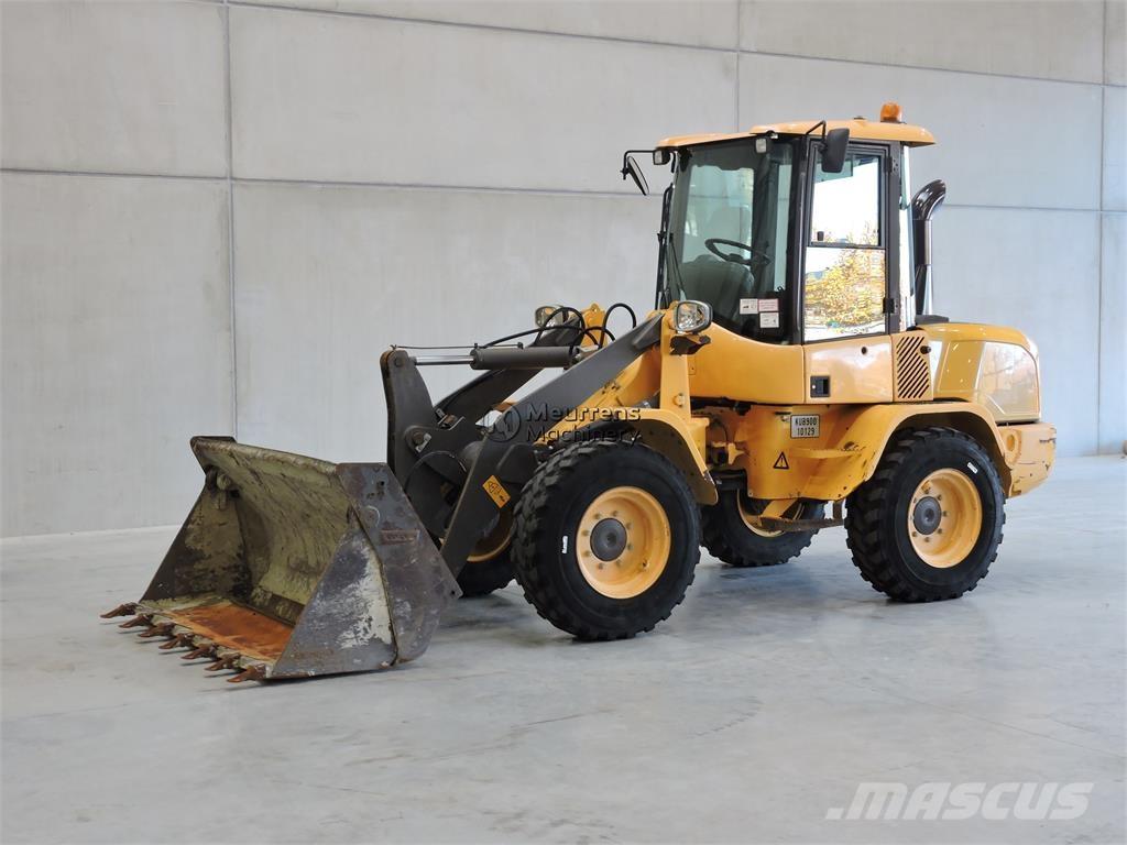 Volvo L30G Kolesové nakladače