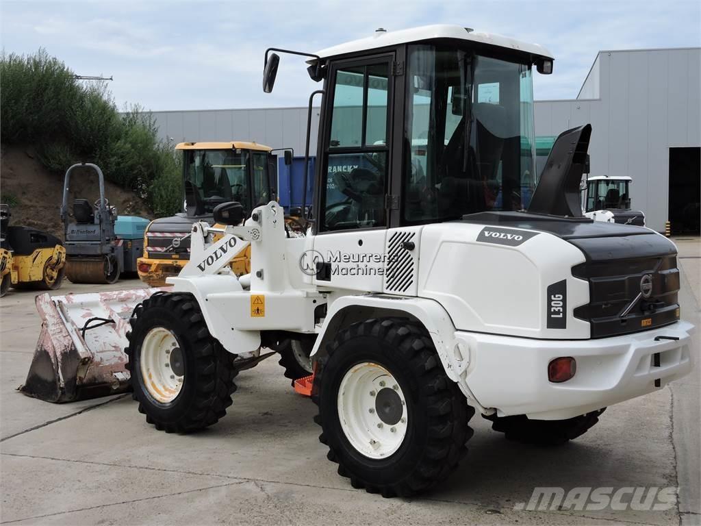 Volvo L30G + FORK Kolesové nakladače