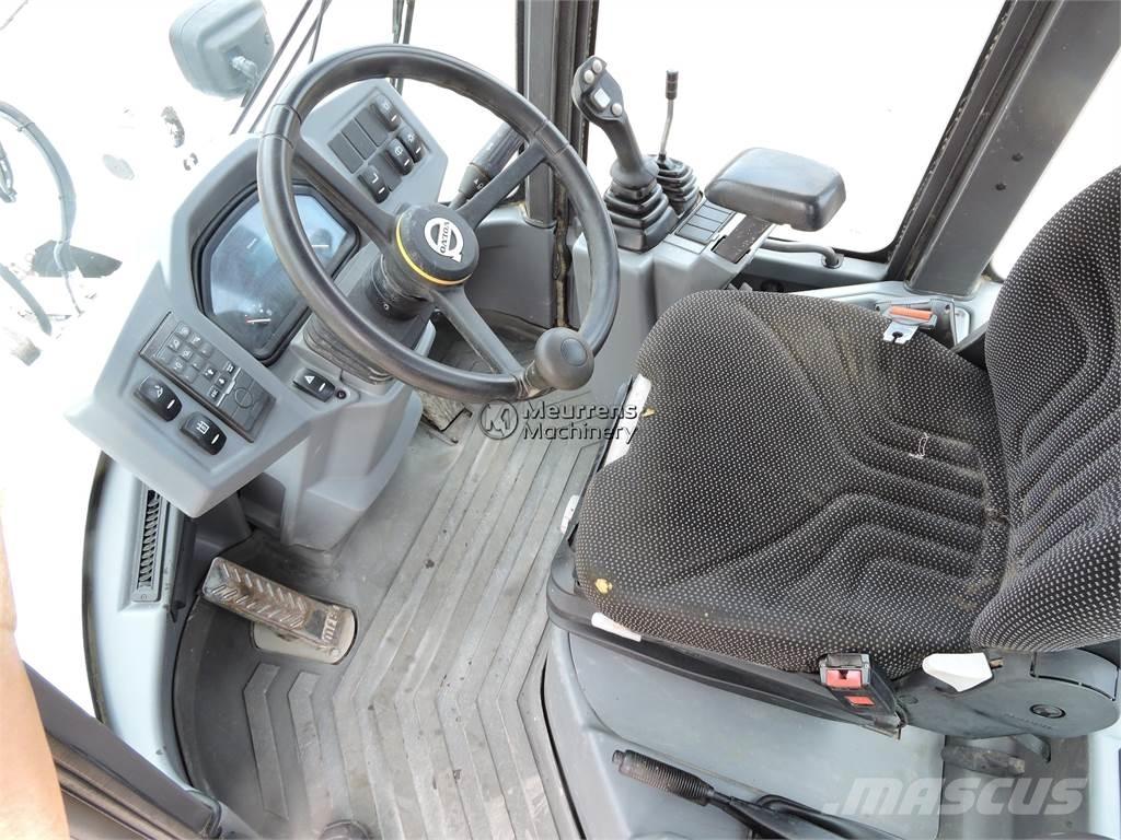 Volvo L30G + FORK Kolesové nakladače
