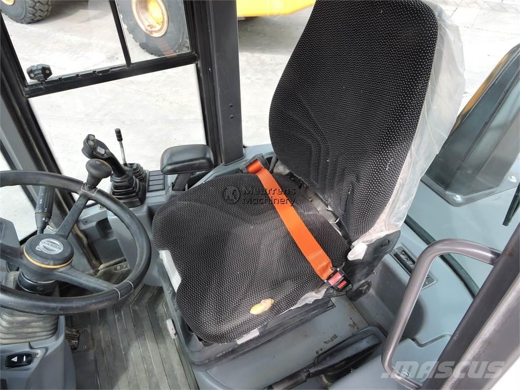 Volvo L30G + FORK Kolesové nakladače