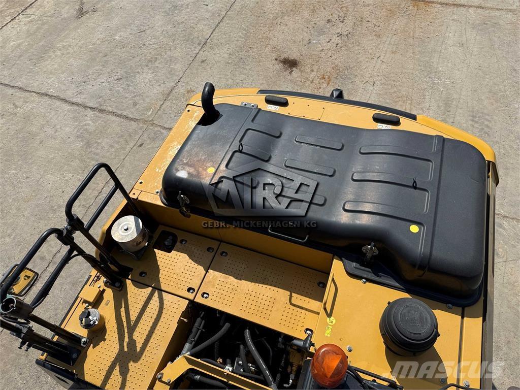 CAT 323 EL Pásové rýpadlá