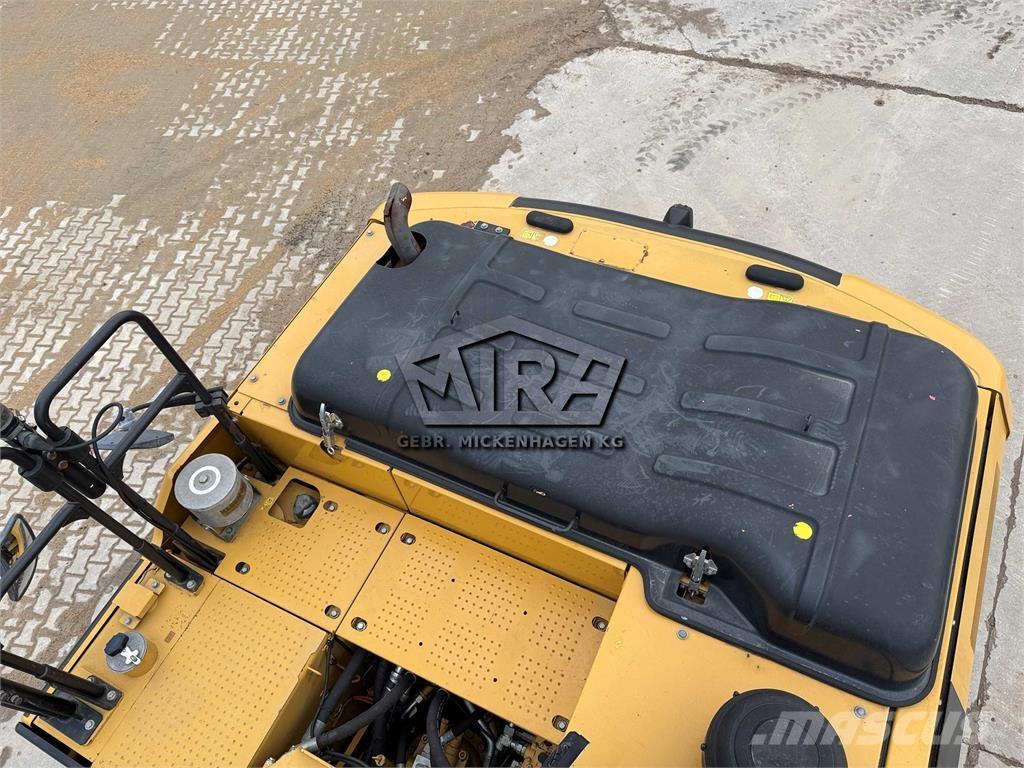 CAT 323 EL Pásové rýpadlá