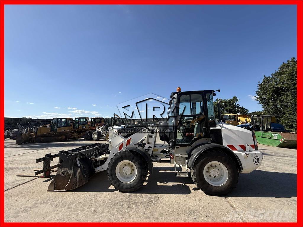 CAT 908 M Kolesové nakladače