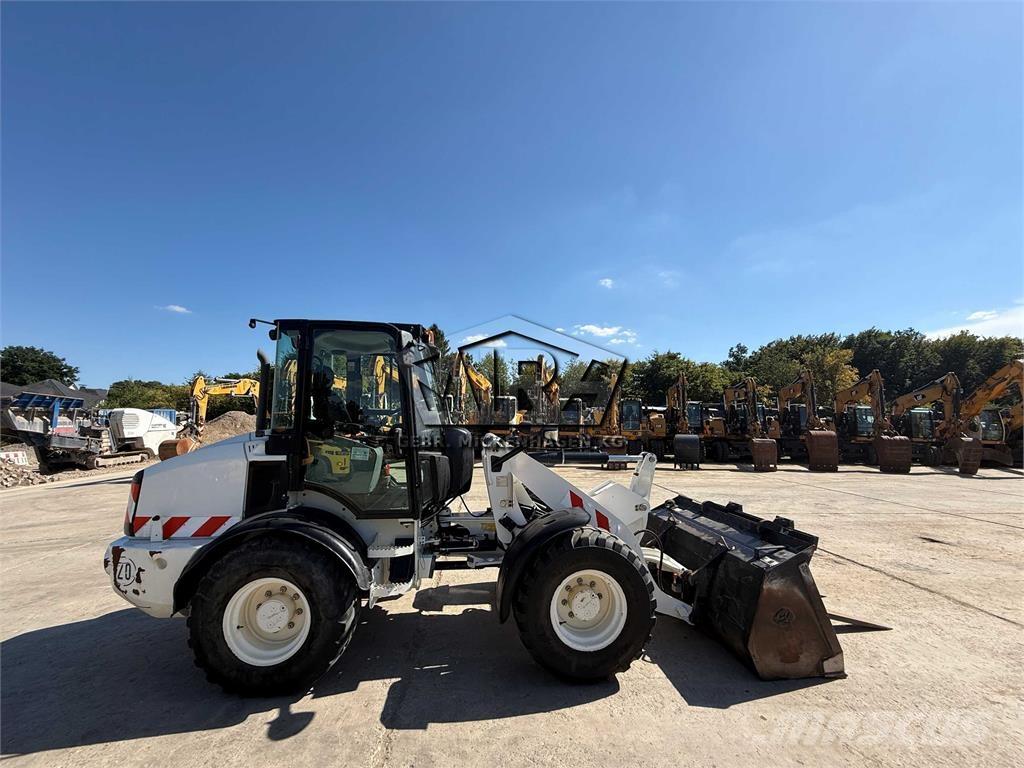 CAT 908 M Kolesové nakladače