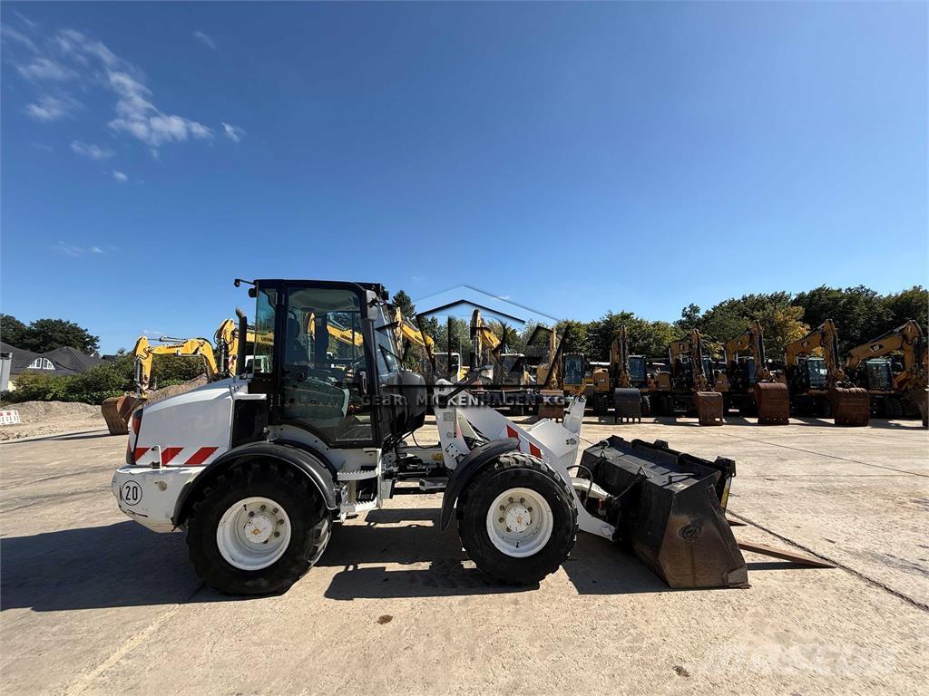 CAT 908 M Kolesové nakladače