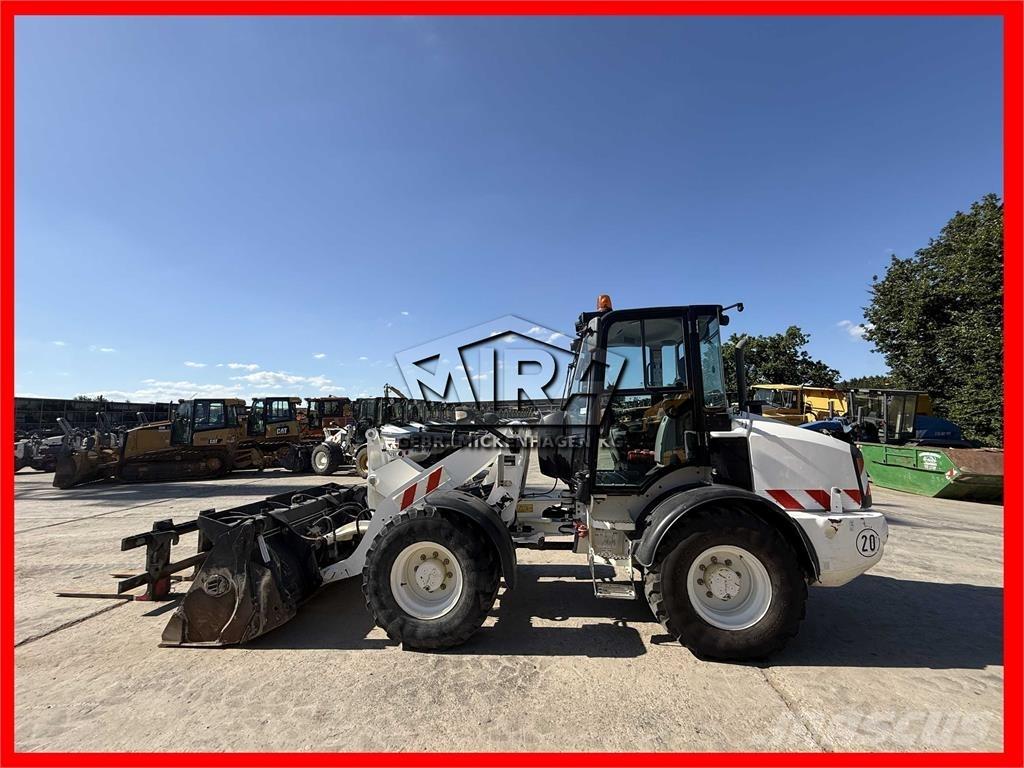 CAT 908M Kolesové nakladače