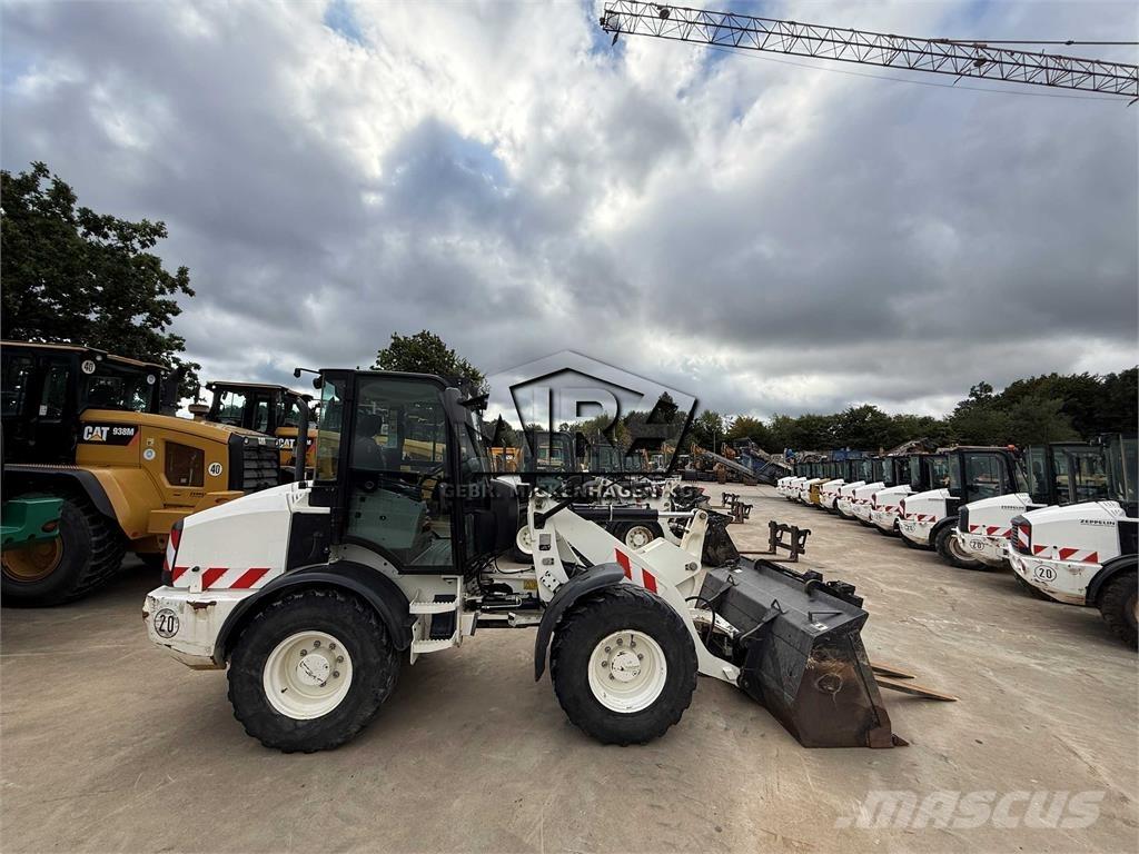 CAT 908M Kolesové nakladače