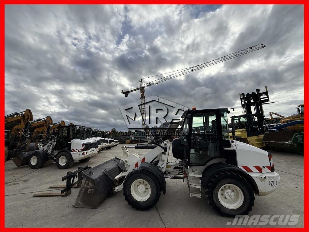 CAT 908M Kolesové nakladače