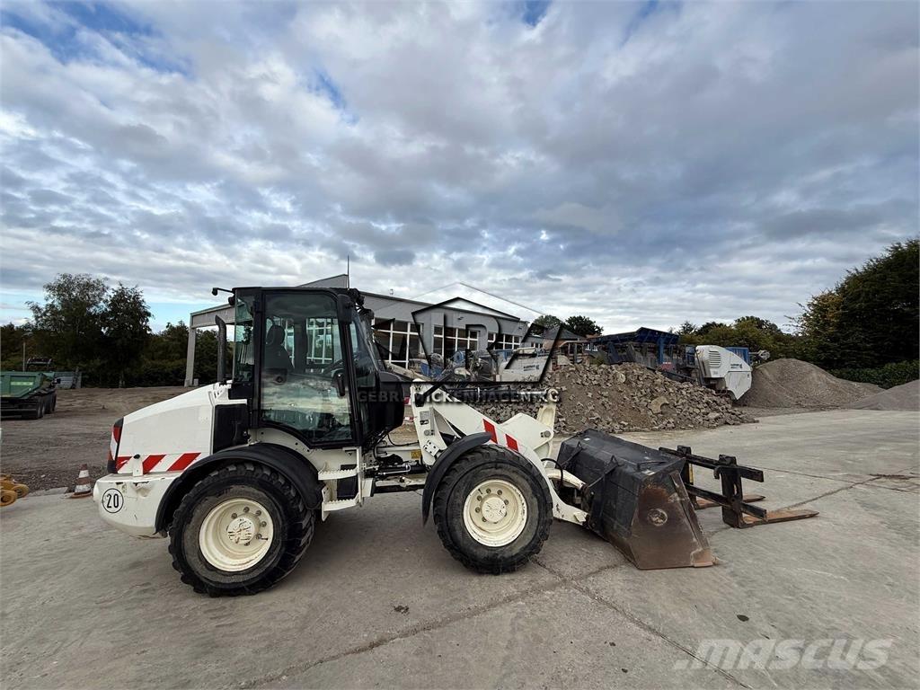 CAT 908M Kolesové nakladače