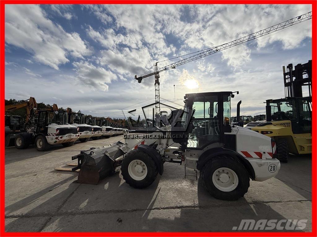 CAT 908M Kolesové nakladače