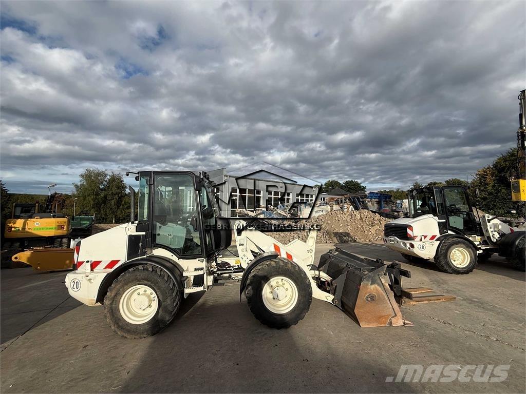 CAT 908M Kolesové nakladače