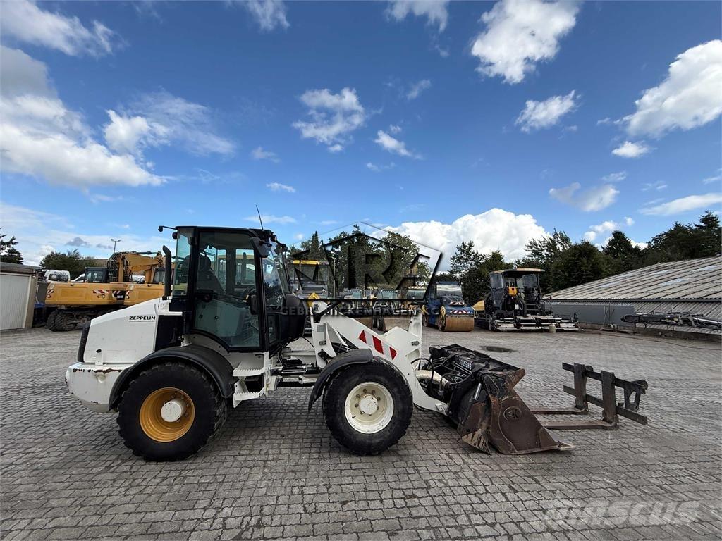 CAT 908M Kolesové nakladače