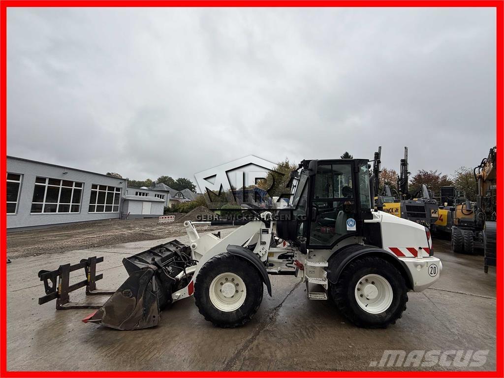 CAT 908M Kolesové nakladače