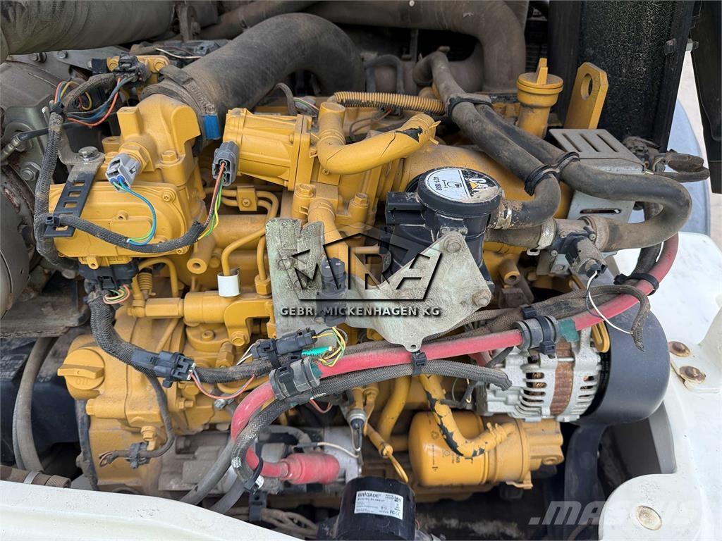 CAT 908M Kolesové nakladače