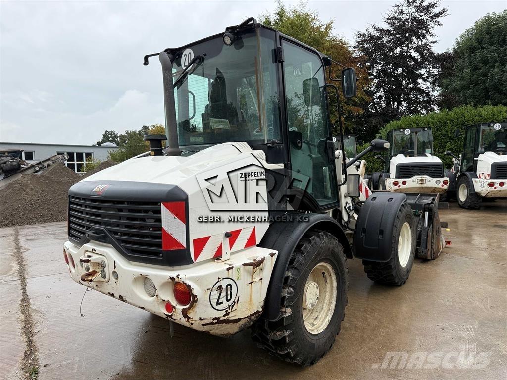 CAT 908M Kolesové nakladače