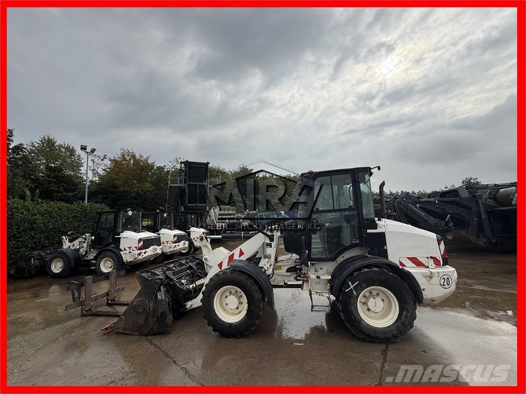 CAT 908M Kolesové nakladače