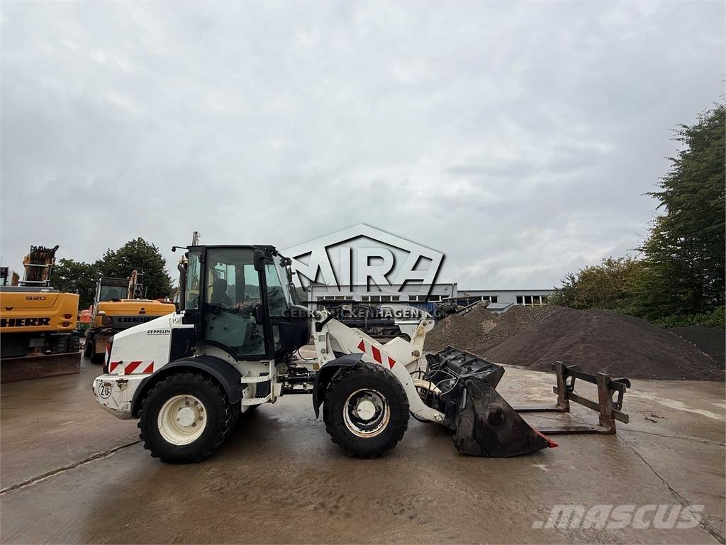CAT 908M Kolesové nakladače