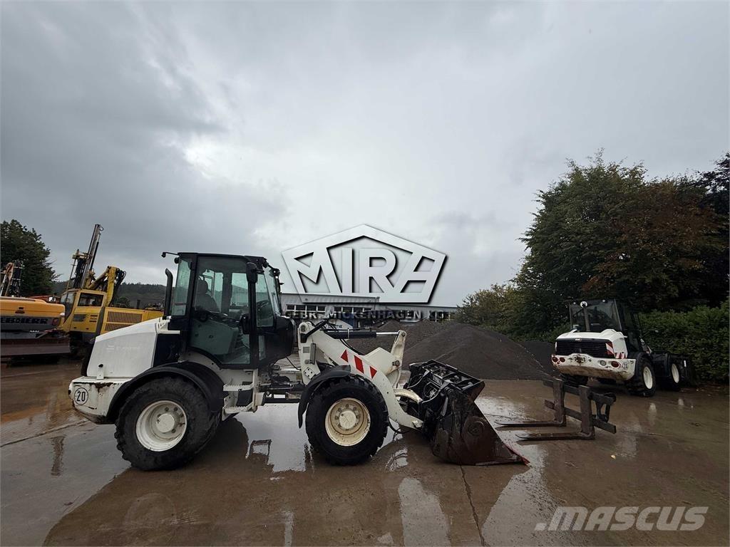 CAT 908M Kolesové nakladače