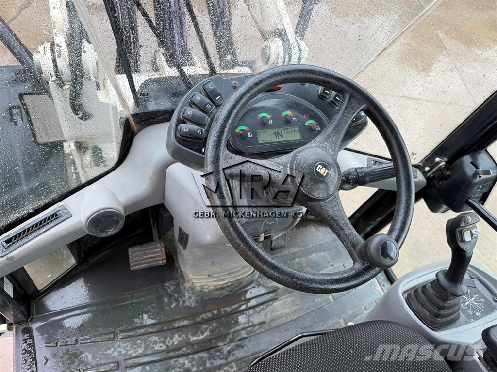 CAT 908M Kolesové nakladače