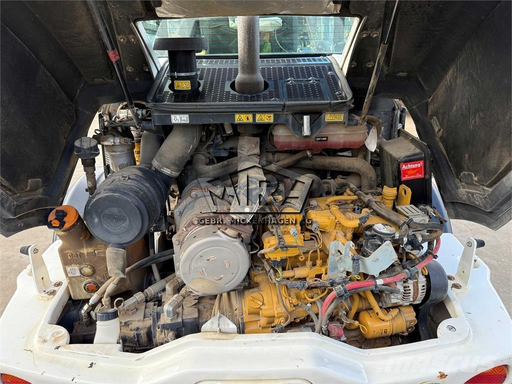 CAT 908M Kolesové nakladače