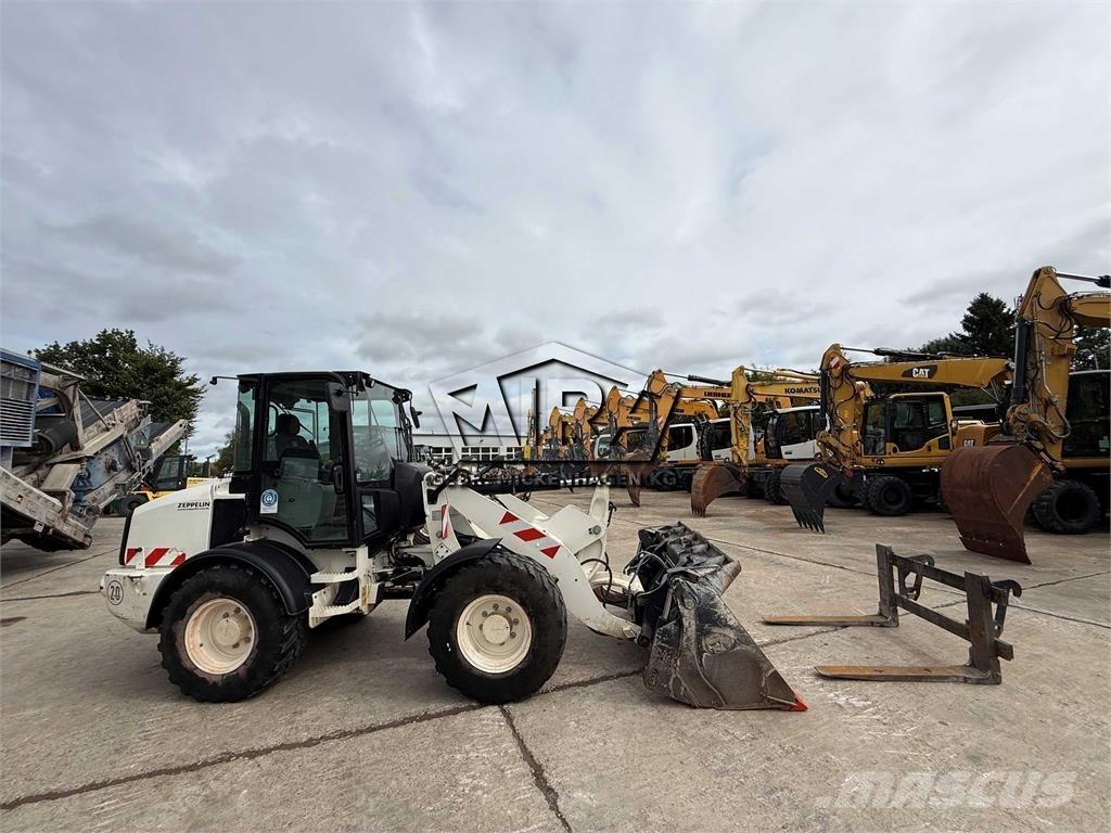 CAT 908M Kolesové nakladače
