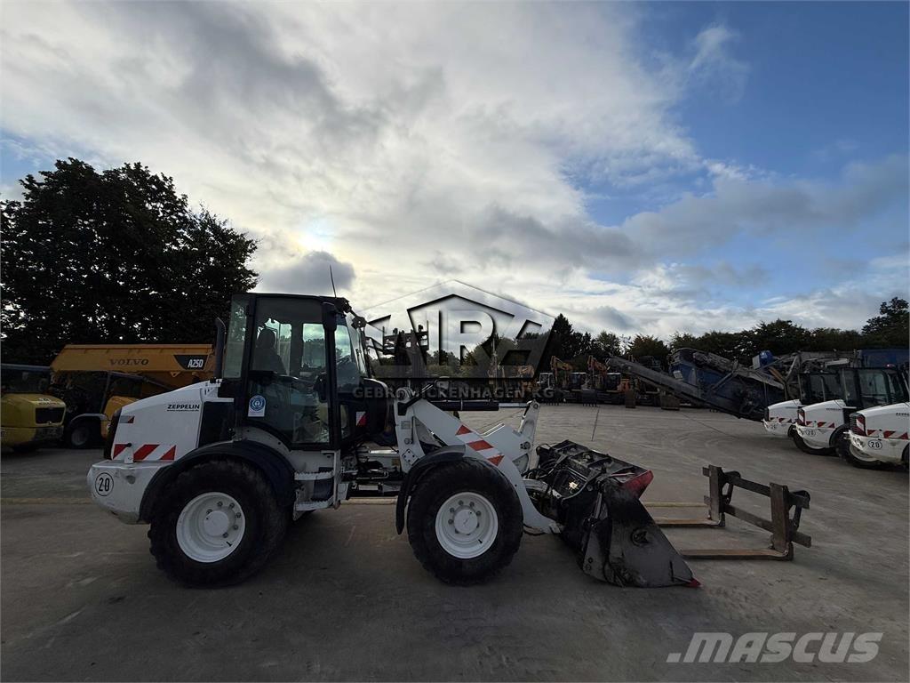 CAT 908M Kolesové nakladače