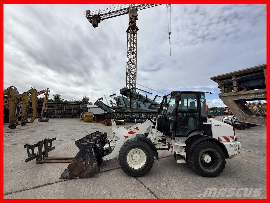 CAT 908M Kolesové nakladače