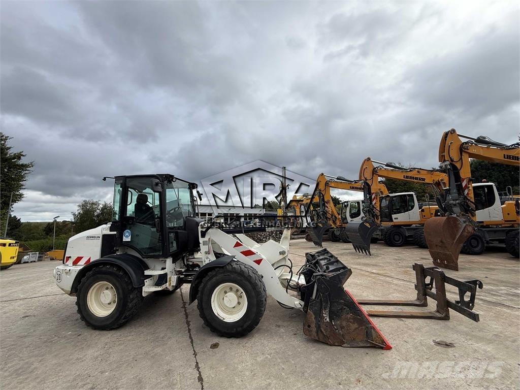 CAT 908M Kolesové nakladače