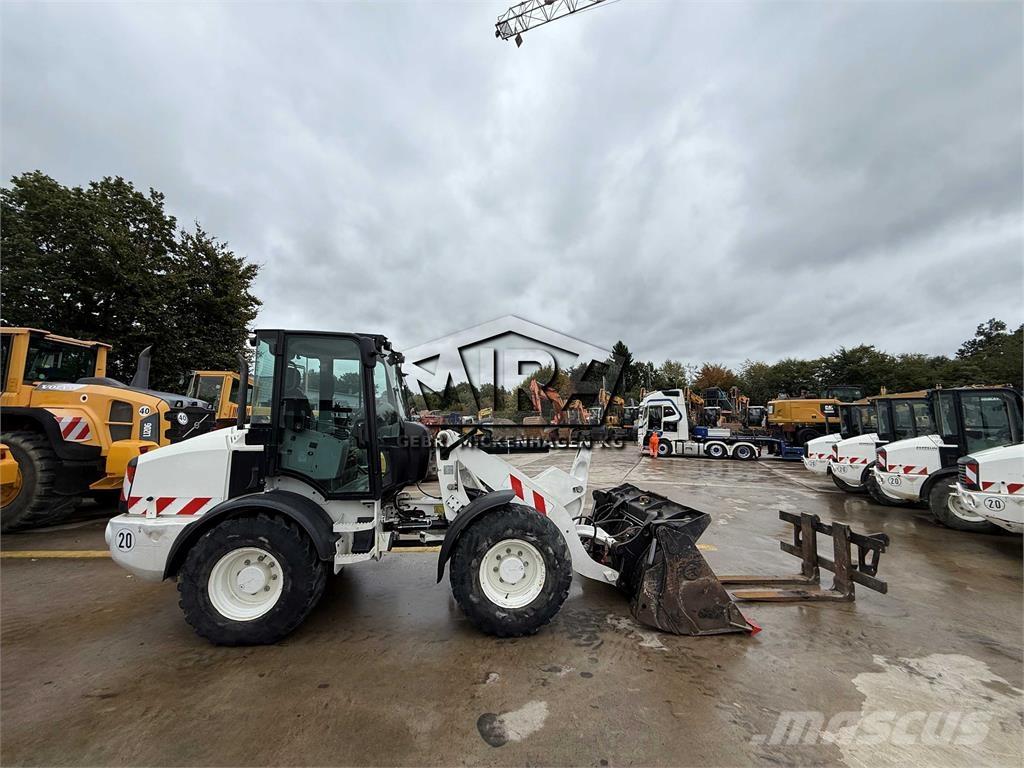 CAT 908M Kolesové nakladače